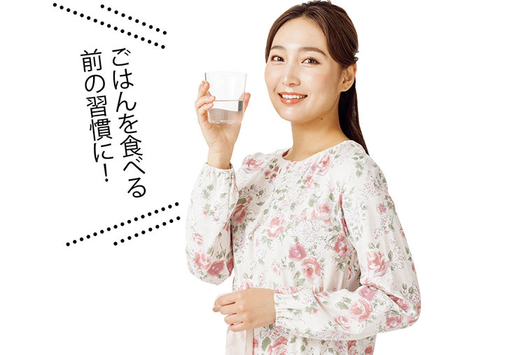 グラスを持った女性