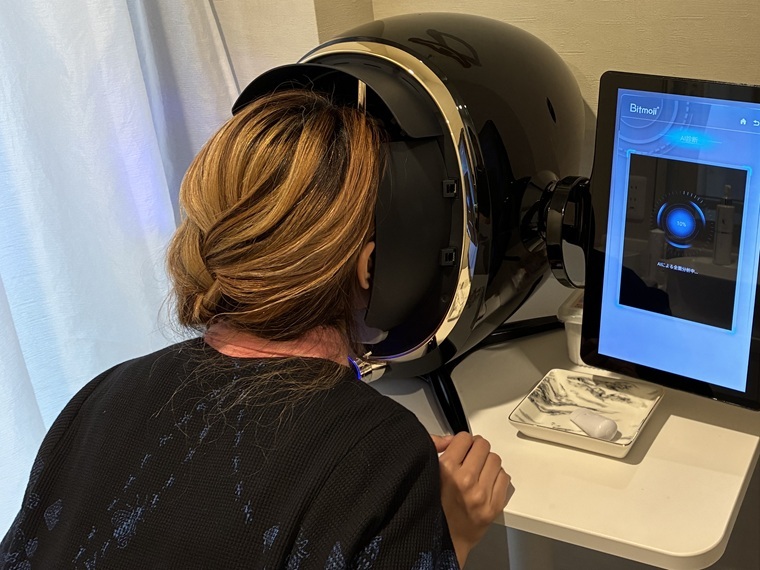 アンバサダー肌測定中